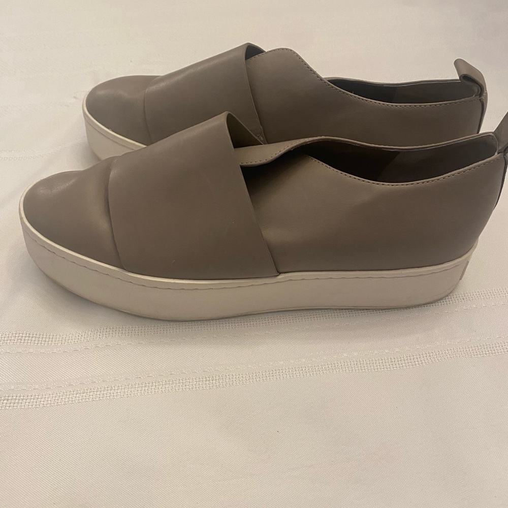 ❤️VINCE SLIP ON PLATFORMS❤️ - Picture 2 of 14